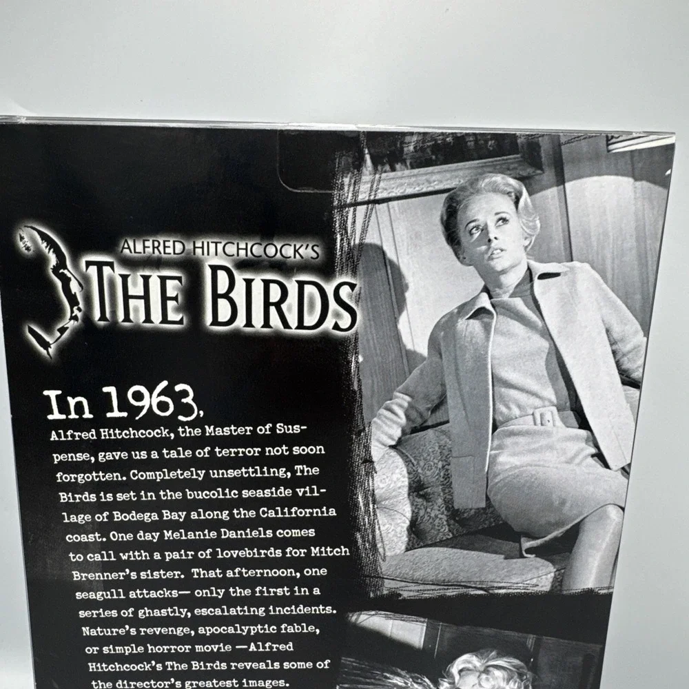 2008 The‎ Birds Barbie Doll - Black Label - Alfred Hitchcock 1963 Movie L9633